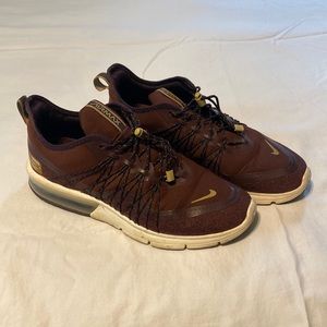 Maroon air max nikes. Size 8